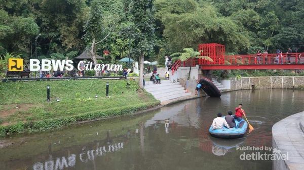 Yang Lagi Hits di Bandung, Teras Cikapundung