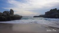 Yang Populer dari Pacitan, Pantai Klayar