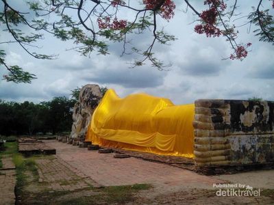 Yang Unik di Ayutthaya, Kepala Buddha di Dalam Pohon