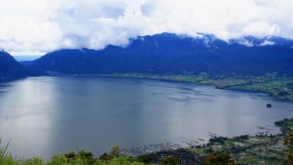 Yuk! Nikmati Danau Maninjau dari Puncak Lawang