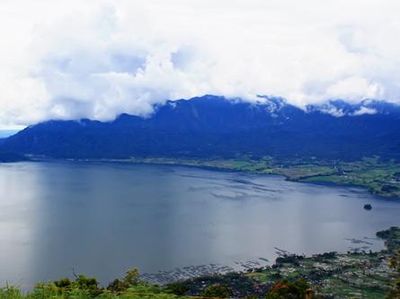 Yuk! Nikmati Danau Maninjau dari Puncak Lawang