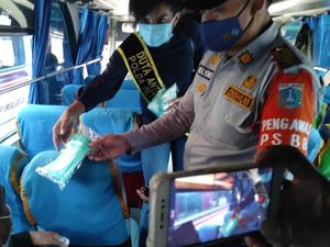 Gandeng Duta Narkoba, Polda Metro Bagikan 30.000 Masker di Terbus Kp Rambutan Gandeng Duta Narkoba, Polda Metro Bagikan 30.000 Masker di Terbus Kp Rambutan