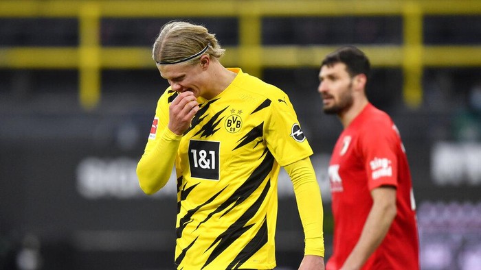 Dortmunds Erling Haaland gestures during the German Bundesliga soccer match between Borussia Dortmund and FC Augsburg in Dortmund, Germany, Saturday, Jan. 30, 2021. (AP Photo/Martin Meissner, Pool)
