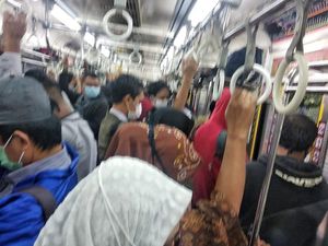 Viral Foto Penumpang Berdesakan di Gerbong KRL, Ini Penjelasan KCI