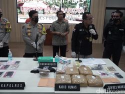 Ganja-Sabu hingga Senpi Jadi Barbuk Mantan Suami Dina Lorenza