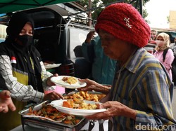 Gerbang Sedekah Bagikan 100 Porsi Makan Gratis Tiap Jumat