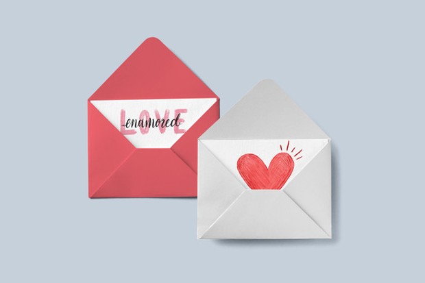 Memberikan surat cinta sebagai hadiah valentine yang berkesan.