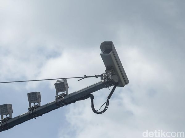 Izin Komandan, CCTV E-TLE Kok Menghadap Langit?