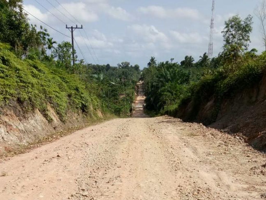 Transmigran di Aceh Utara Ingin Jalan Aspal: Kami Jangan Dianaktirikan Transmigran di Aceh Utara Ingin Jalan Aspal: Kami Jangan Dianaktirikan