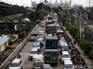 Jalan RE Martadinata Jakut Macet Total
