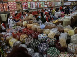 Intip Ragam Kue Kering Khas Imlek di Pasar Glodok