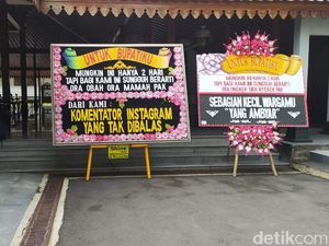 Bupati Banyumas Dikirimi Karangan Bunga Protes Jateng di Rumah Saja