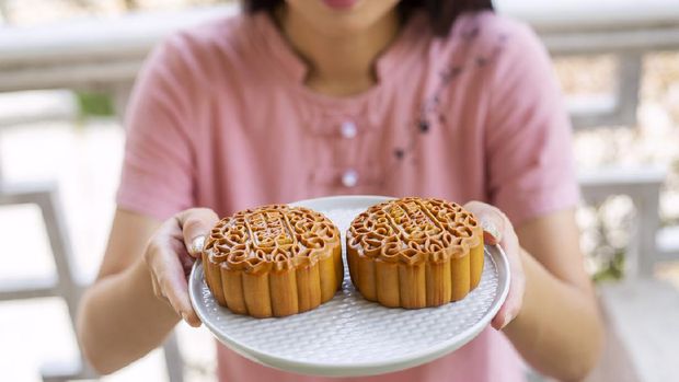 mooncake, Cake, Adult, Zhong qiu, Autumn, Dessert, Eating, Women