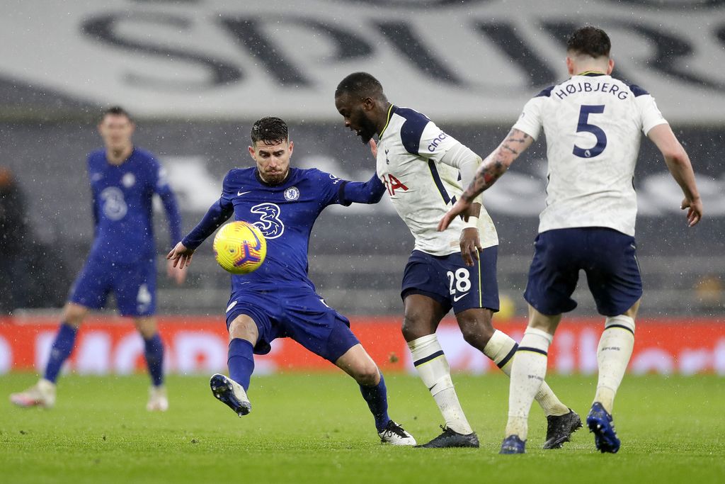 LONDON, ENGLAND - FEBRUARY 04: Tanguy Ndombele of Tottenham Hotspur battles for possession with Jorginho of Chelsea during the Premier League match between Tottenham Hotspur and Chelsea at Tottenham Hotspur Stadium on February 04, 2021 in London, England. Sporting stadiums around the UK remain under strict restrictions due to the Coronavirus Pandemic as Government social distancing laws prohibit fans inside venues resulting in games being played behind closed doors. (Photo by Kirsty Wigglesworth - Pool/Getty Images)