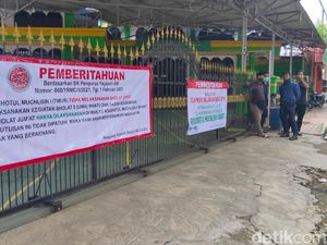 Pintu Pagar Masjid Ini Digembok, Warga Jember Bingung Saat Mau Salat Jumat