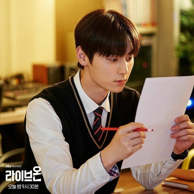 Minhyun ( Nu'est), berperan sebagai Go Eun Taek dalam drama Live On / foto: instagram.com/jtbcdrama Minhyun ( Nu'est), berperan sebagai Go Eun Taek dalam drama Live On / foto: instagram.com/jtbcdrama