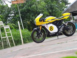 Modifikasi Yamaha R15 Jadi Neo Cafe Racer Ala Tunggangan Kenny Roberts
