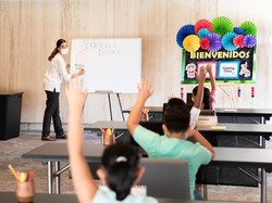 Hotel Mewah Tawarkan Belajar Online dan Paddle Board Setelah Sekolah