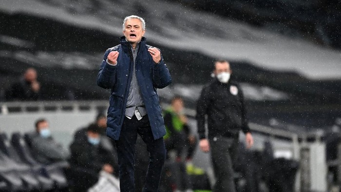 LONDON, ENGLAND - JANUARY 28: Jose Mourinho, Manager of Tottenham Hotspur reacts during the Premier League match between Tottenham Hotspur and Liverpool at Tottenham Hotspur Stadium on January 28, 2021 in London, England. Sporting stadiums around the UK remain under strict restrictions due to the Coronavirus Pandemic as Government social distancing laws prohibit fans inside venues resulting in games being played behind closed doors. (Photo by Shaun Botterill/Getty Images)