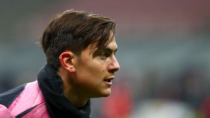 MILAN, ITALY - JANUARY 06: Paulo Dybala of Juventus F.C. warms up ahead of the Serie A match between AC Milan and Juventus at Stadio Giuseppe Meazza on January 06, 2021 in Milan, Italy. Sporting stadiums around Italy remain under strict restrictions due to the Coronavirus Pandemic as Government social distancing laws prohibit fans inside venues resulting in games being played behind closed doors. (Photo by Marco Luzzani/Getty Images)