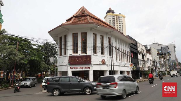 Kawasan perniagaan Glodok, Jakarta, Selasa, 2 Februari 2021. CNNIndonesia/Safir Makki
