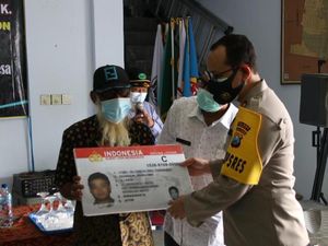 Polisi Nganjuk Blusukan Sosialisasi Cara Mudah Mendapatkan SIM