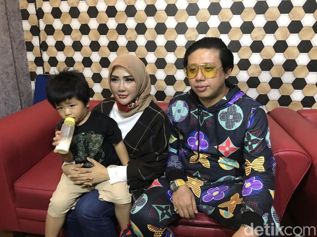 Rey Utami dan Pablo Benua Sepakat Beri Kesempatan Kedua Rey Utami dan Pablo Benua Sepakat Beri Kesempatan Kedua