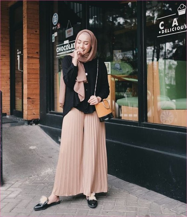 Ide outfit rok plisket untuk interview kerjaFoto:pinterest/meytri23