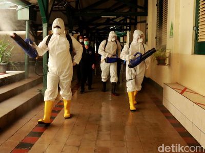 Tim Detoktaminasi BIN Sasar Sekolah di Bandung untuk Disinfeksi Corona