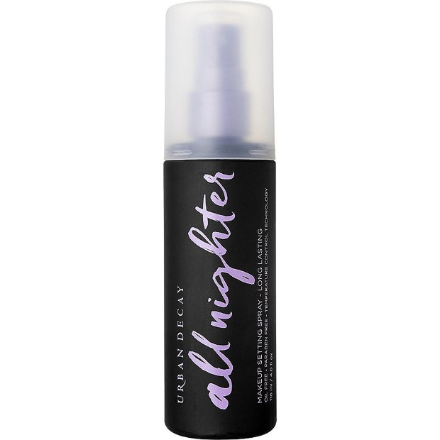 Urban Decay All Nighter Long Lasting Makeup Setting Spray/ulta.com Mereka menggunakan formula legendaris yang akan mengatur riasan dan mengunci penampilan riasan, jadi kamu bisa melakukannya hingga 16 jam tanpa sentuhan ulang.