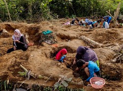 Warga Bangka Ramai-ramai Datangi TPU, Ada Apa?