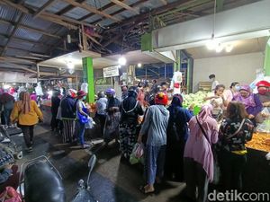 Kaltim Steril 2 Hari, Ada Suasana Panic Buying di Pasar Segiri Samarinda Kaltim Steril 2 Hari, Ada Suasana Panic Buying di Pasar Segiri Samarinda