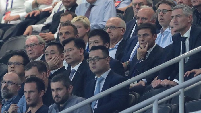 MILAN, ITALY - SEPTEMBER 17:  Chairman of Suning holdings group Zhang Jindong attends the UEFA Champions League group F match between FC Internazionale and Slavia Praha at Giuseppe Meazza Stadium on September 17, 2019 in Milan, Italy.  (Photo by Emilio Andreoli/Getty Images)
