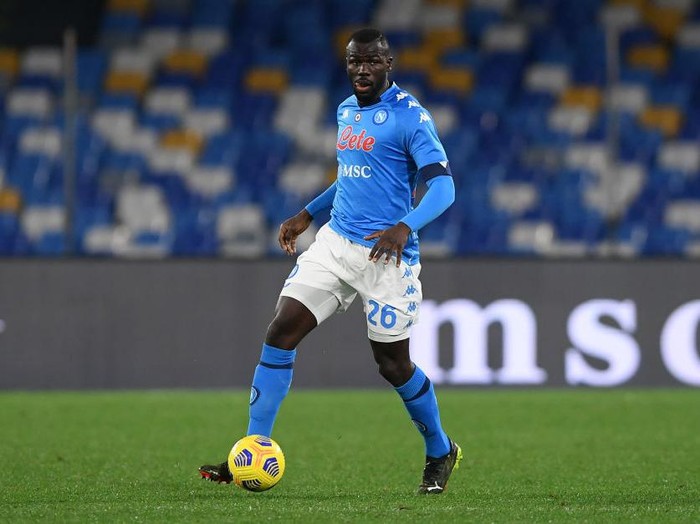 NAPLES, ITALY - FEBRUARY 03: Kalidou Koulibaly of SSC Napoli  during the Coppa Italia match between SSC Napoli and Atalanta BC at Stadio Diego Armando Maradona on February 03, 2021 in Naples, Italy. Sporting stadiums around Italy remain under strict restrictions due to the Coronavirus Pandemic as Government social distancing laws prohibit fans inside venues resulting in games being played behind closed doors. (Photo by Francesco Pecoraro/Getty Images)