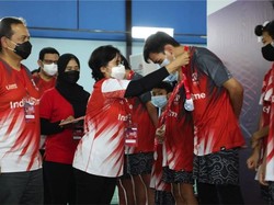 Telkom Beri Beasiswa ke 10 Pemenang IndiHome Gideon Badminton Academy