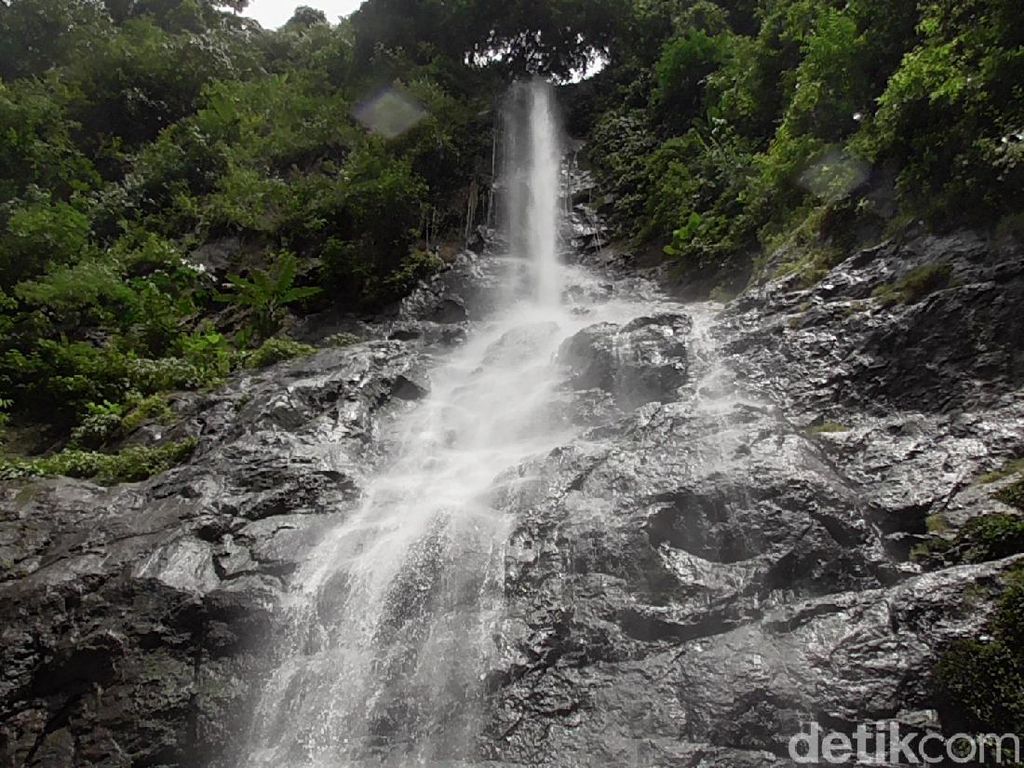 9 Wisata di Sulawesi Barat, Alam Bawah Laut hingga Negeri di Atas Awan 9 Wisata di Sulawesi Barat, Alam Bawah Laut hingga Negeri di Atas Awan