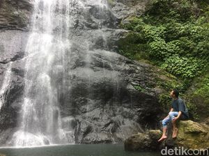 Potret Indahnya Air Terjun Tamasapi di Mamuju