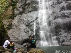 Indahnya Air Terjun Tamasapi di Mamuju