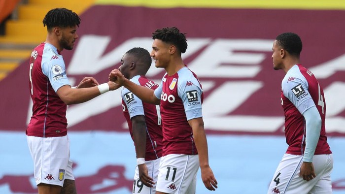 BIRMINGHAM, ENGLAND - FEBRUARY 06: Ollie Watkins of Aston Villa celebrates with team mate Tyrone Mings after scoring their sides first goal during the Premier League match between Aston Villa and Arsenal at Villa Park on February 06, 2021 in Birmingham, England. Sporting stadiums around the UK remain under strict restrictions due to the Coronavirus Pandemic as Government social distancing laws prohibit fans inside venues resulting in games being played behind closed doors. (Photo by Catherine Ivill/Getty Images)