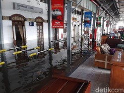 Stasiun Semarang Tawang Terendam Banjir, Sejumlah Rute KA Diubah