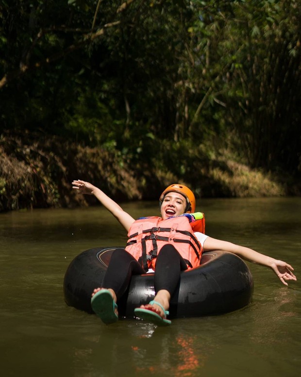 Potret Dea Ananda yang tetap Imut bak Remaja di Usia 34 Tahun