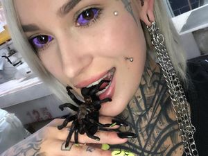 Kisah Wanita Berpenampilan Ekstrem, Ditolak Restoran Hingga Diminta Tobat