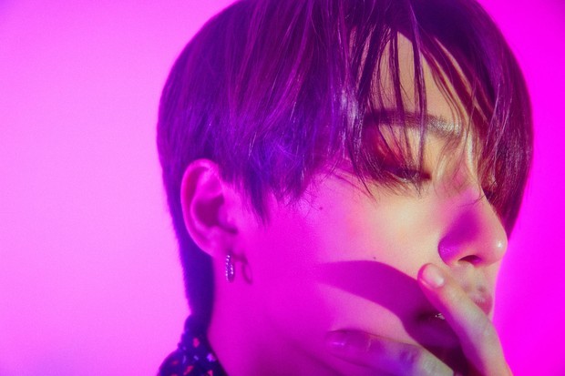 Dino SEVENTEEN Potret individual Dino dalam majalah