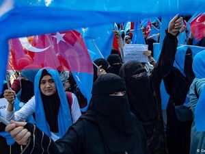 Pelarian Uighur di Turki Khawatir Dibarter Vaksin China Pelarian Uighur di Turki Khawatir Dibarter Vaksin China