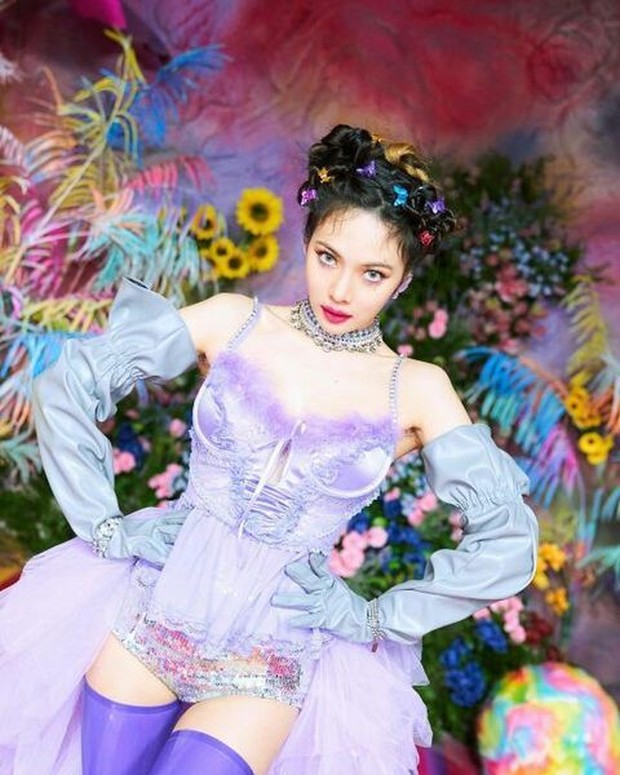 Instagram.com/hyunah_aa Hyuna mencontek inspirasi hairstyle dari Ratu Prancis, Marie Antoinette.