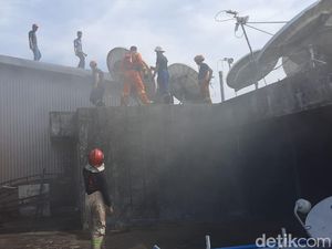 Kebakaran Mal Panakkukang Makassar Padam, Petugas Damkar Lakukan Pendinginan
