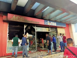 11 Jam Api di Mal Panakkukang Makassar Belum Padam, Ini Kendala Damkar