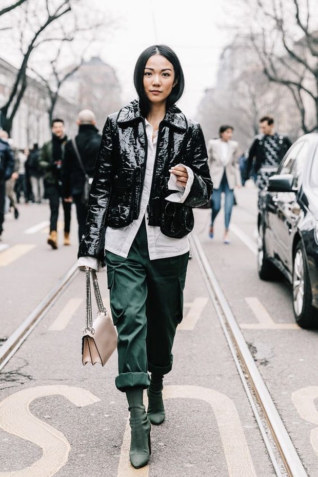 Leather Jacket cocok untuk outfit di musim hujan (pinterest.com/kellynlegath)