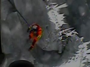 Mancing di Bongkahan Es, Puluhan Orang di AS Dievakuasi Mancing di Bongkahan Es, Puluhan Orang di AS Dievakuasi