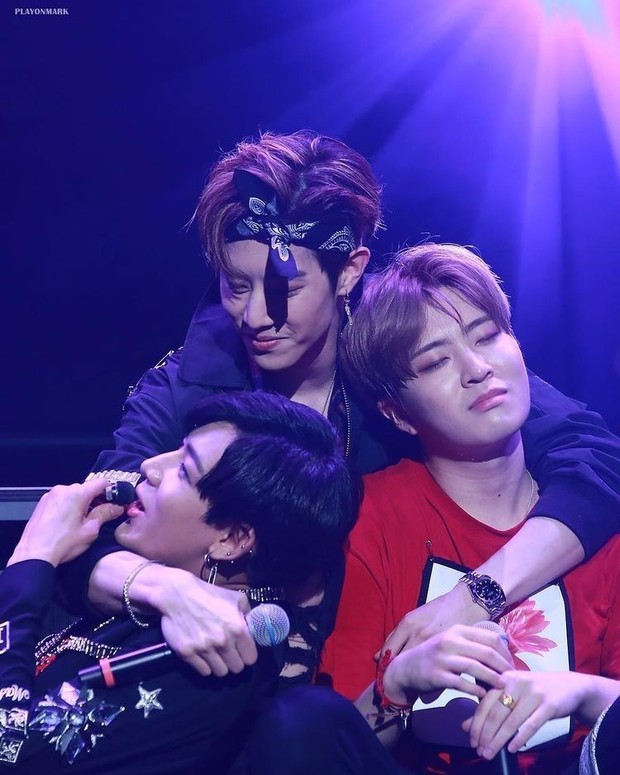Potret Mark, Youngjae dan Bambam dalam aksi panggung mereka